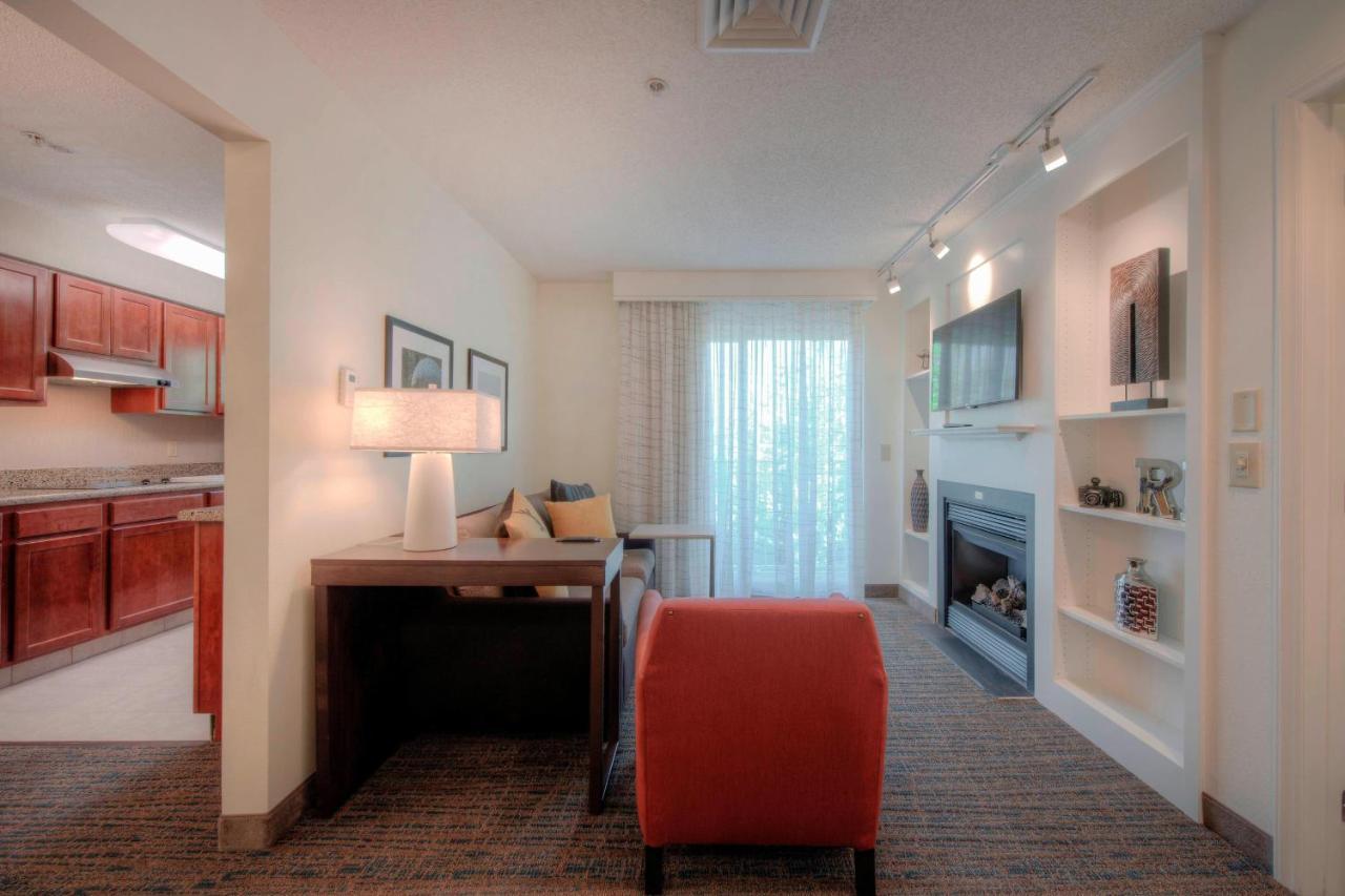 Hotel By Marriott Crabtree Valley 2*