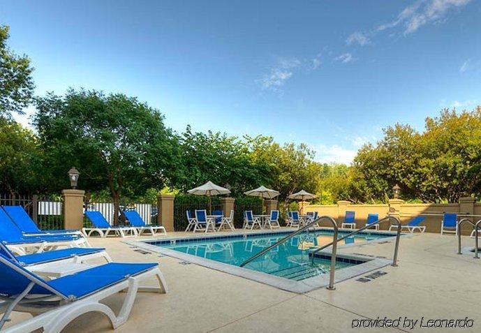 Hotel By Marriott Crabtree Valley 2*