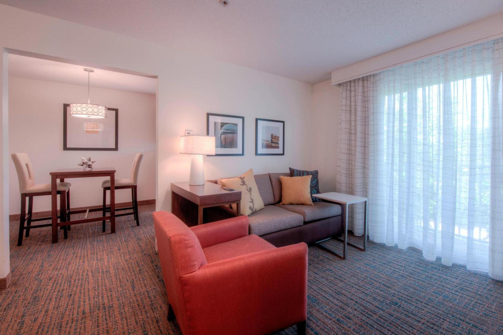 Hotel By Marriott Crabtree Valley 2*
