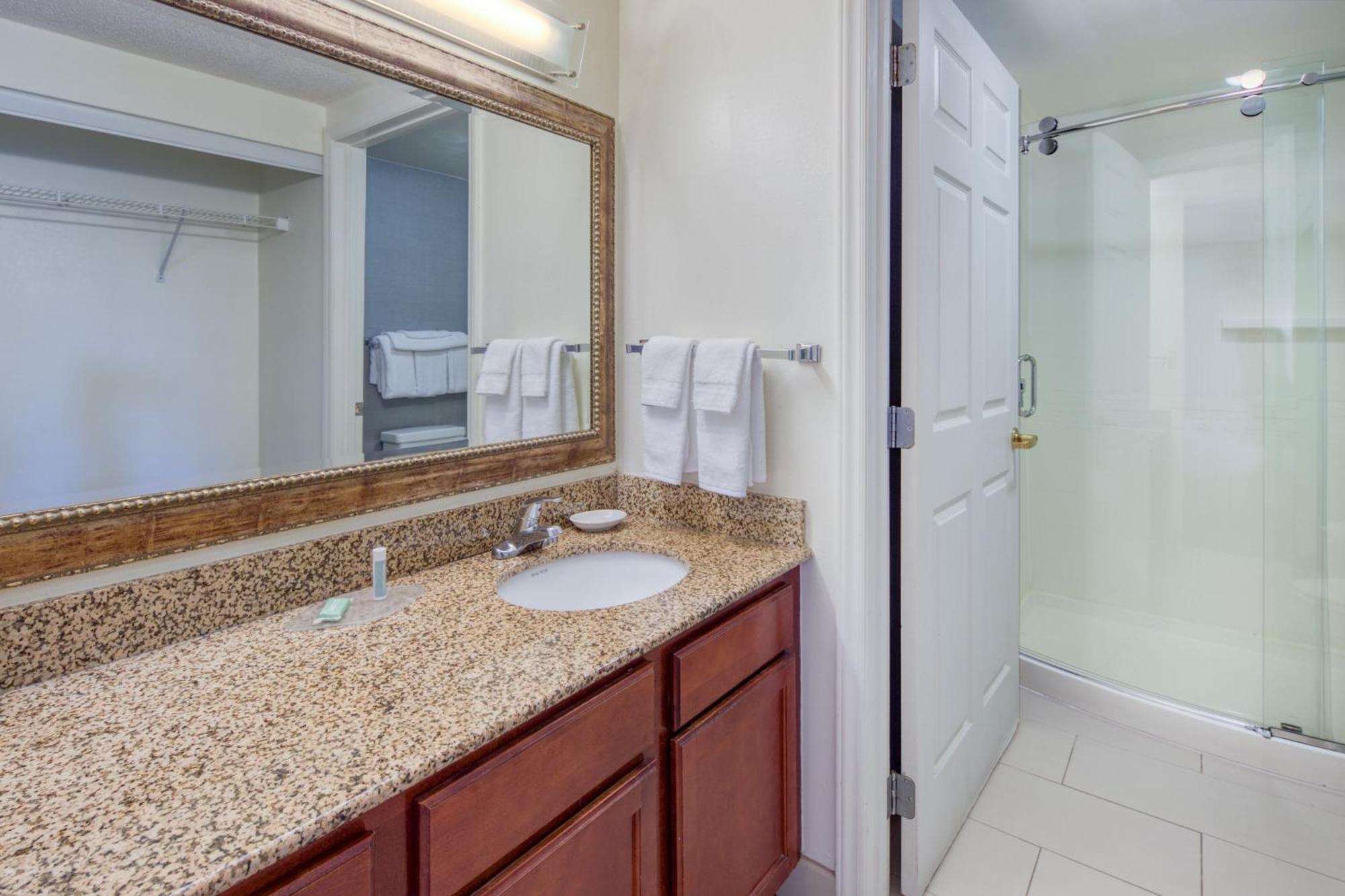 Hotel By Marriott Crabtree Valley 2*