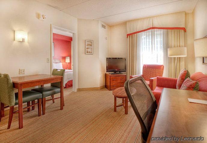 By Marriott Crabtree Valley 2*