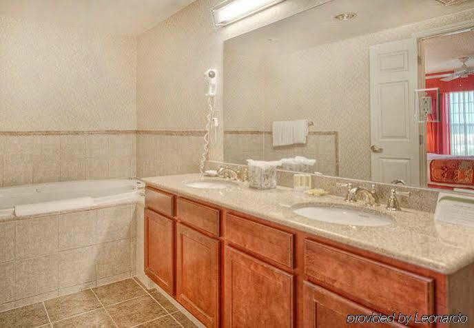 By Marriott Crabtree Valley 2*