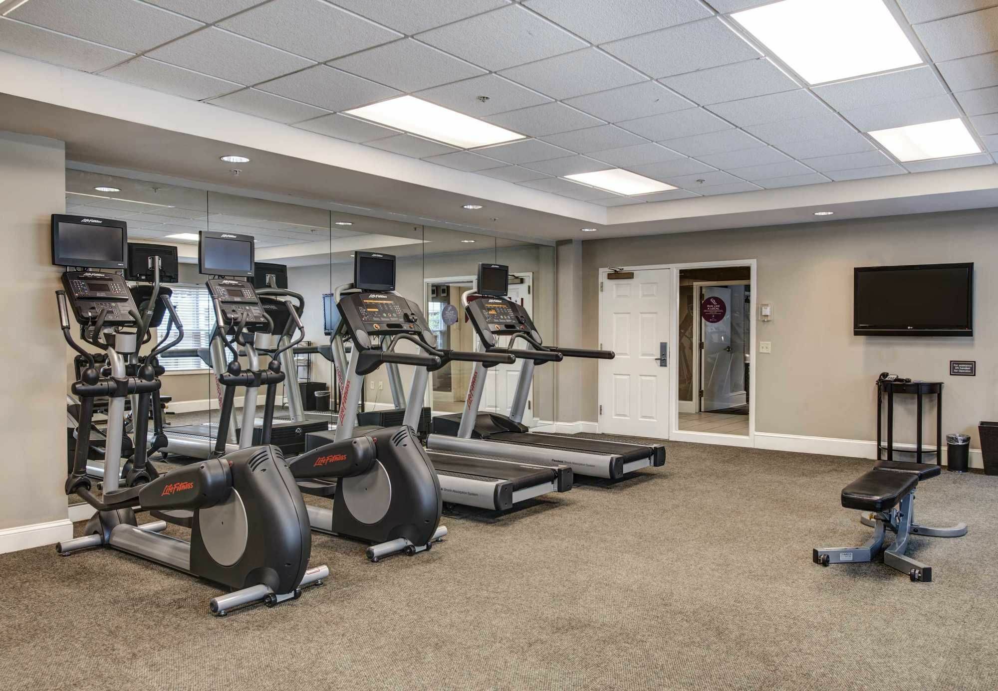 Hotel By Marriott Crabtree Valley 2*